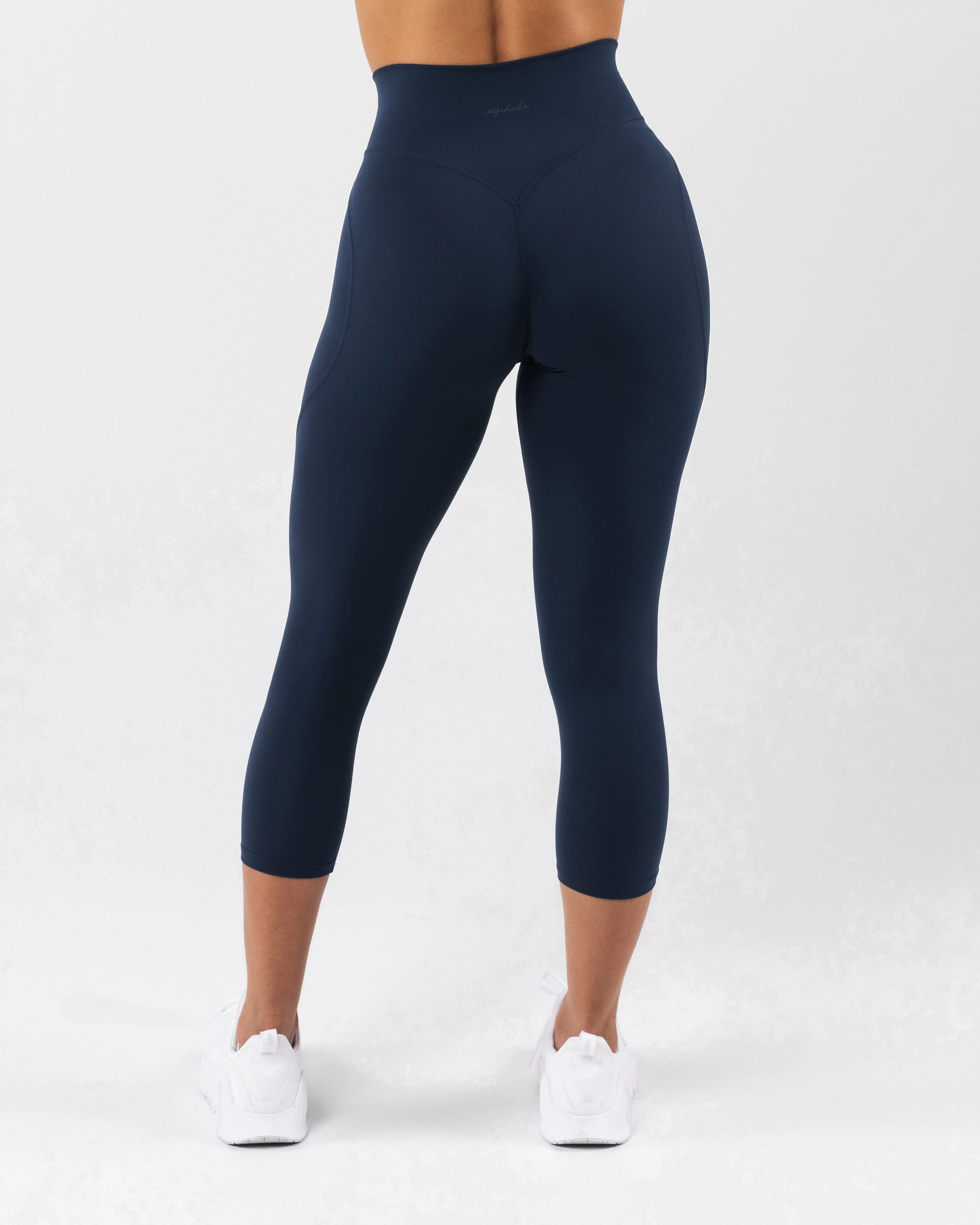Aura Capri - Anchor