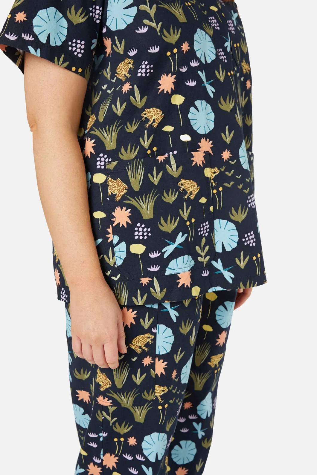 Yellow Spotted Tree Frog Scrub Set